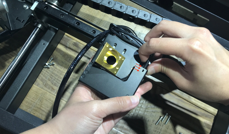 結束バンドで固定します