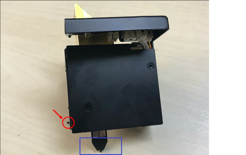 レーザーヘッドを一番上まで押し上げます